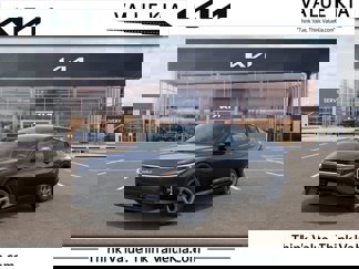 New 2025 Kia K4 LXS image 1