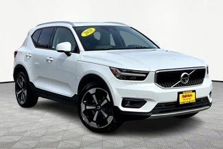 Used 2021 Volvo XC40 T5 Momentum w/ Premium Package image 1