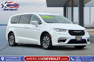 Used 2022 Chrysler Pacifica Touring-L image 1