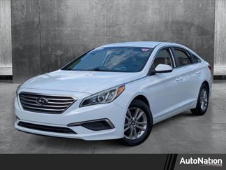 Used 2017 Hyundai Sonata SE image 1