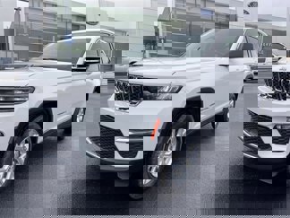 Used 2023 Jeep Grand Cherokee Limited image 1