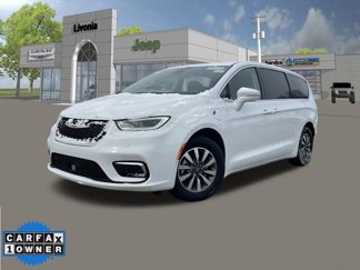 Used 2022 Chrysler Pacifica Touring-L w/ Uconnect Theater Family Group image 1