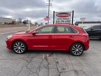 Used 2020 Hyundai Elantra GT image 1