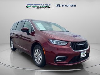 Used 2023 Chrysler Pacifica Touring-L image 1