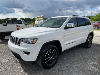 Used 2021 Jeep Grand Cherokee Laredo image 1
