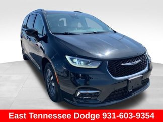 Used 2021 Chrysler Pacifica Touring-L image 1