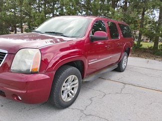 Used 2011 GMC Yukon XL SLT image 1