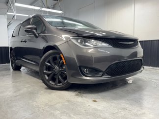 Used 2018 Chrysler Pacifica Limited w/ S Appearance Package image 1