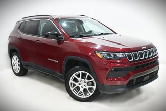 Used 2022 Jeep Compass Latitude image 1
