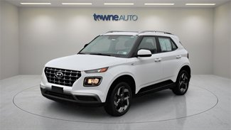 Used 2023 Hyundai Venue SEL image 1