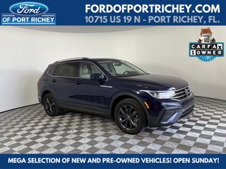 Used 2023 Volkswagen Tiguan SE w/ Panoramic Sunroof Package image 1