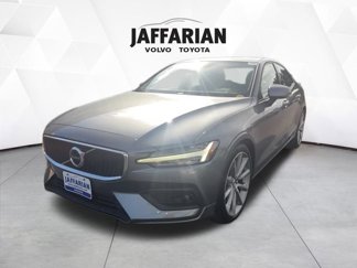Used 2021 Volvo S60 T6 Momentum image 1