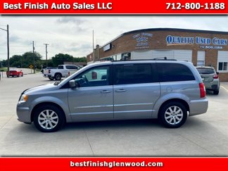 Used 2014 Chrysler Town & Country Touring image 1
