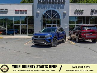 Used 2022 Volkswagen Taos S image 1