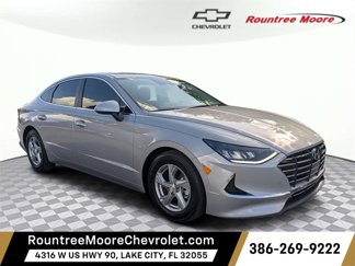 Used 2023 Hyundai Sonata SE w/ Cargo Package image 1