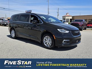 New 2025 Chrysler Pacifica Select image 1