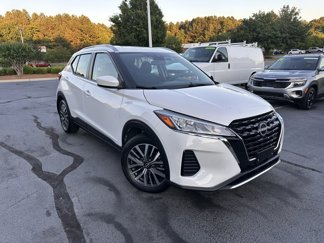 Used 2023 Nissan Kicks SV image 1