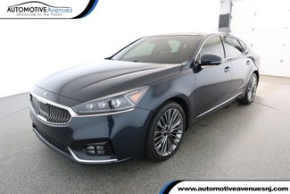 Used 2017 Kia Cadenza Limited image 1