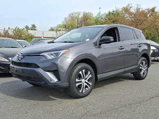 Used 2018 Toyota RAV4 LE image 1