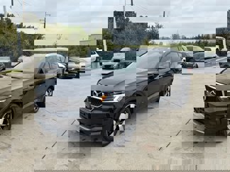 Used 2021 Volvo XC40 T5 Momentum w/ Protection Package Premier image 1