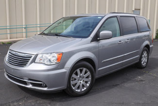Used 2015 Chrysler Town & Country Touring image 1