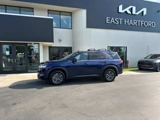 Used 2022 Nissan Pathfinder SV image 1