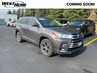 Used 2018 Toyota Highlander LE image 1