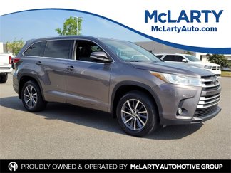 Used 2017 Toyota Highlander XLE image 1