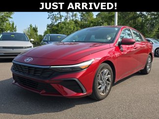 Used 2024 Hyundai Elantra SEL image 1