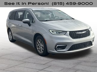 Certified 2023 Chrysler Pacifica Touring-L image 1