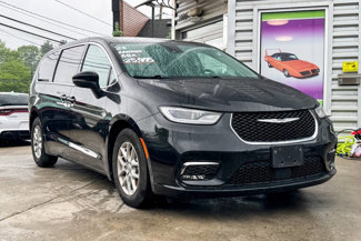 Used 2023 Chrysler Pacifica Touring-L image 1