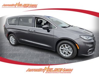 Used 2023 Chrysler Pacifica Touring-L image 1