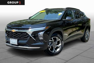 Used 2024 Chevrolet Trax LT w/ Driver Confidence Package image 1