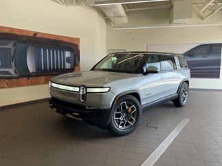 Used 2023 Rivian R1S Adventure image 1