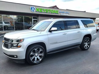 Used 2017 Chevrolet Suburban LT image 1