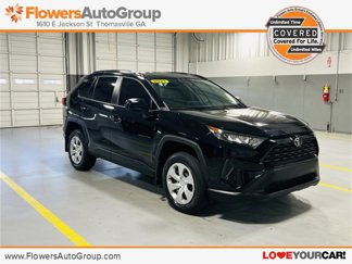 Used 2021 Toyota RAV4 LE image 1