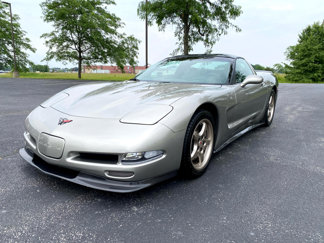 Used 2000 Chevrolet Corvette Coupe w/ Roof Pkg image 1