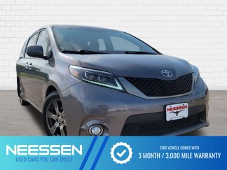Used 2017 Toyota Sienna SE image 1