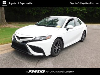 Used 2022 Toyota Camry SE image 1