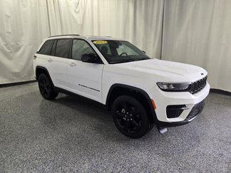 Used 2023 Jeep Grand Cherokee Altitude image 1