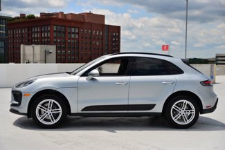 Certified 2025 Porsche Macan image 1
