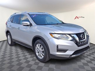 Used 2017 Nissan Rogue SV image 1
