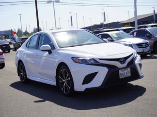 Used 2020 Toyota Camry SE image 1