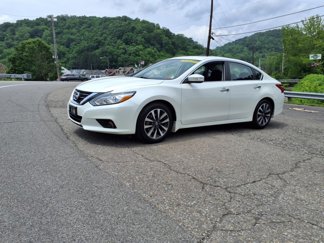 Used 2017 Nissan Altima 2.5 SV w/ Convenience Package image 1