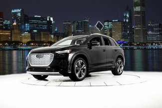 Used 2022 Audi Q4 e-tron Prestige image 1