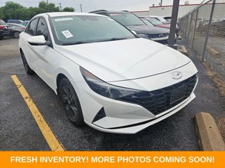 Used 2023 Hyundai Elantra SEL image 1
