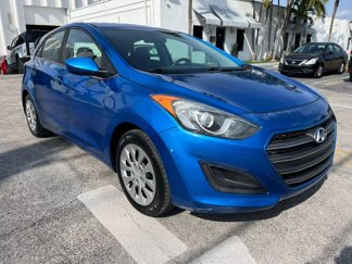 Used 2017 Hyundai Elantra GT image 1