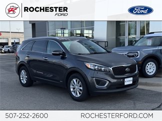 Used 2017 Kia Sorento LX w/ LX Convenience Package image 1