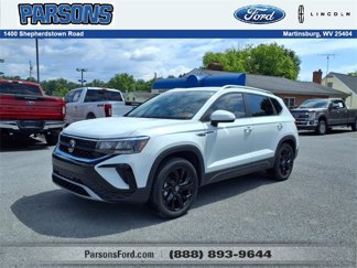 Used 2023 Volkswagen Taos SE w/ Black Wheel Package image 1