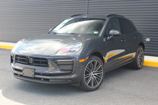 Certified 2025 Porsche Macan image 1